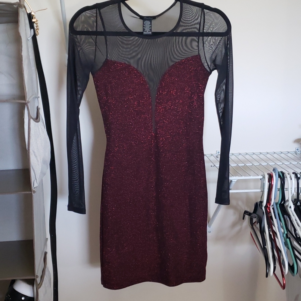 Gently used, fitted dress perfect for parties!